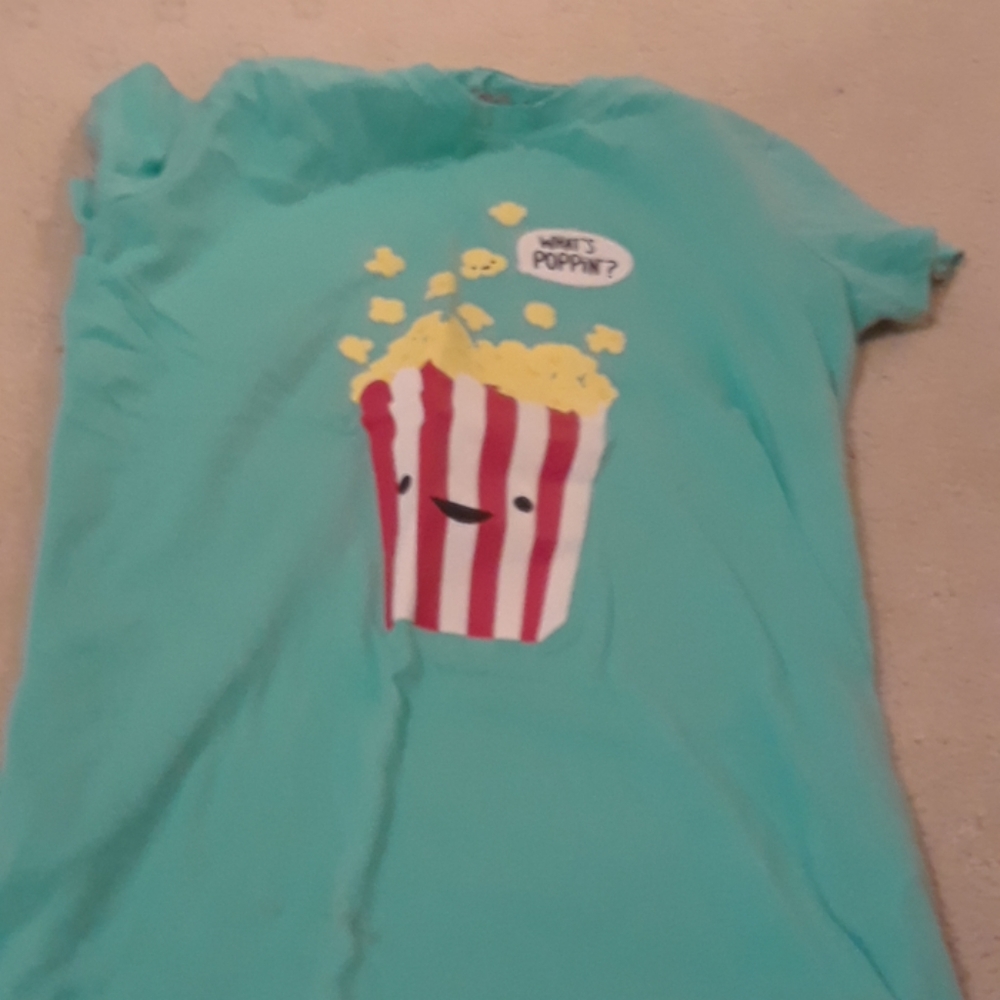 Aqua green short with popcorn